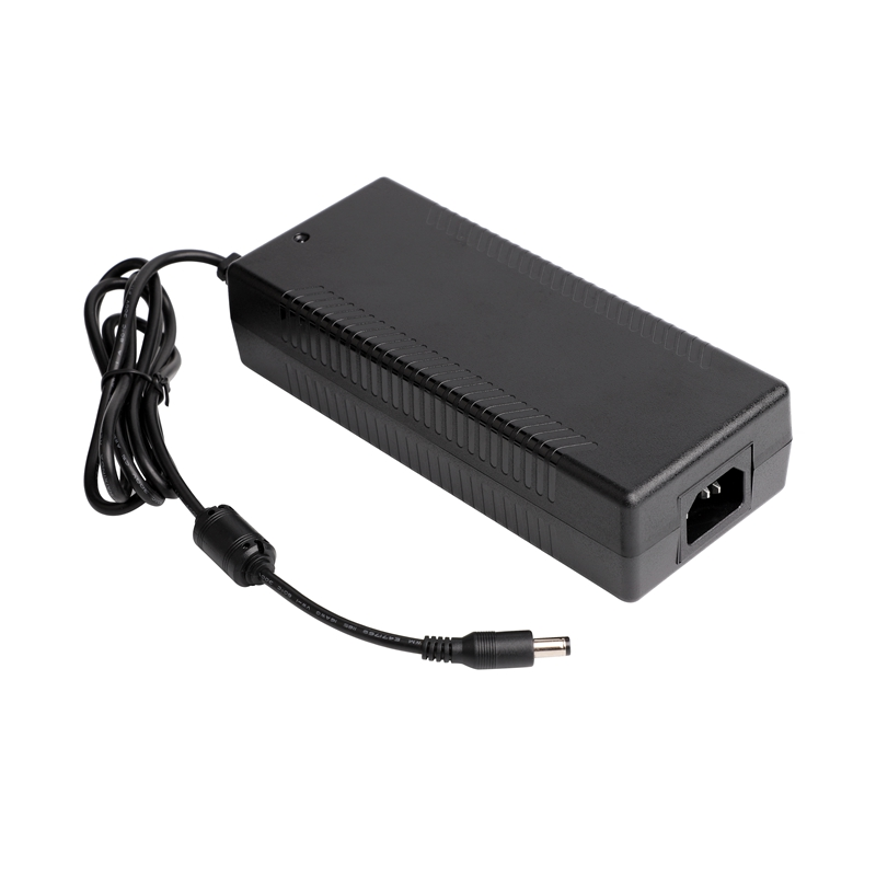 Krachtige AC-DC-desktopadapter van 150 W