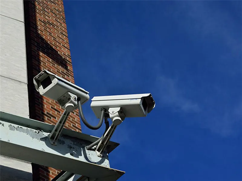 Hoe de PoE-injector stroom en netwerk levert aan camera's
